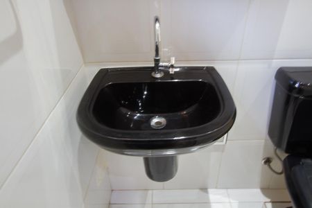 Banheiro Social de kitnet/studio para alugar com 1 quarto, 18m² em Santo Amaro, São Paulo