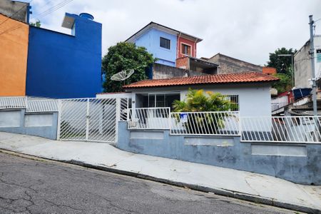 Casa à venda com 108m², 2 quartos e 2 vagas Casa à venda com 108m², 2 quartos e 2 vagasFachada