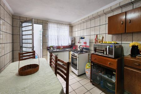 Casa à venda com 108m², 2 quartos e 2 vagas Casa à venda com 108m², 2 quartos e 2 vagasCozinha