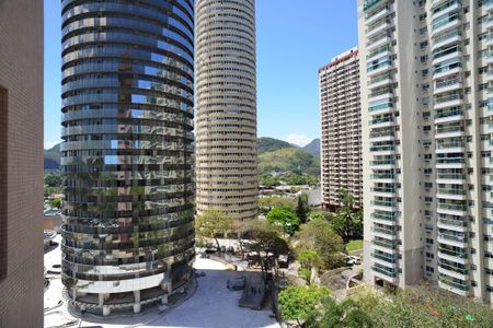 Apartamento à venda com 56m², 1 quarto e 1 vaga Apartamento à venda com 56m², 1 quarto e 1 vagaVaranda