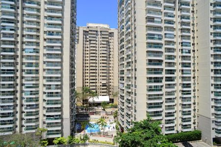 Apartamento à venda com 56m², 1 quarto e 1 vaga Apartamento à venda com 56m², 1 quarto e 1 vagaVaranda