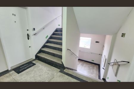 Apartamento para alugar com 62m², 2 quartos e 1 vagaEscada