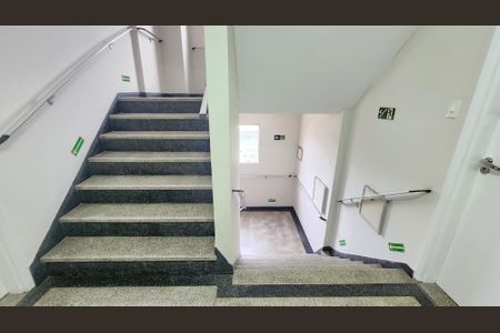 Apartamento para alugar com 62m², 2 quartos e 1 vagaEscada