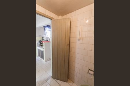 Casa à venda com 360m², 4 quartos e 2 vagasBanheiro da Casa de Fundos