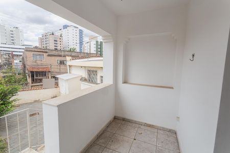 Casa à venda com 360m², 4 quartos e 2 vagasEntrada/Alpendre  