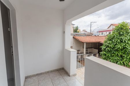 Casa à venda com 360m², 4 quartos e 2 vagasEntrada/Alpendre  