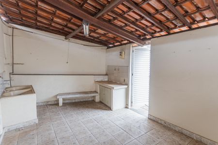 Casa à venda com 360m², 4 quartos e 2 vagasÁrea de Serviço 