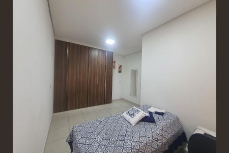 Casa à venda com 3 quartos, 240m² em Jardim Ocara, Santo André