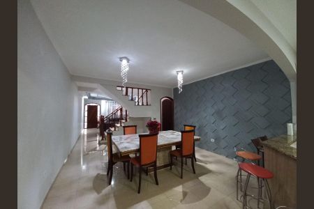 Casa à venda com 220m², 4 quartos e 2 vagas