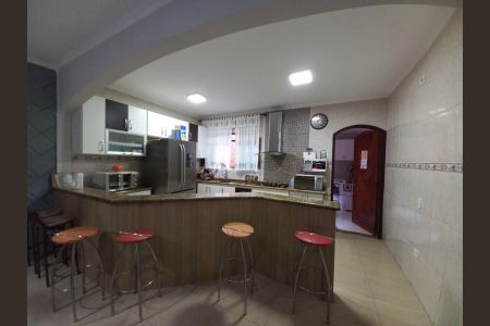 Casa à venda com 220m², 4 quartos e 2 vagas