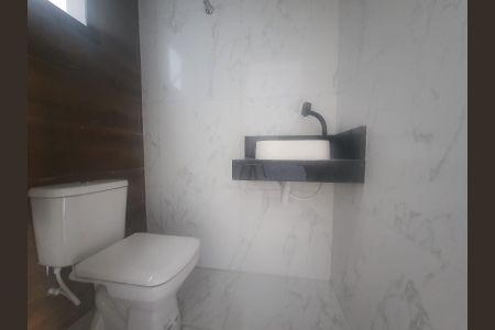 Casa à venda com 132m², 3 quartos e 1 vaga