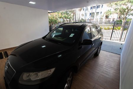 Casa à venda com 200m², 3 quartos e 4 vagasÁREA EXTERNA FRENTE/GARAGEM