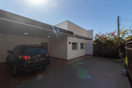 Casa à venda com 200m², 3 quartos e 4 vagasÁREA EXTERNA FRENTE