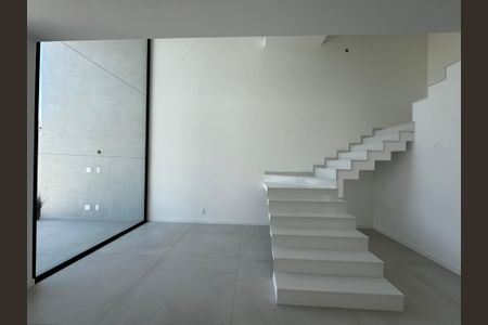 Casa de condomínio à venda com 230m², 3 quartos e 1 vagaSala