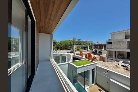 Casa de condomínio à venda com 230m², 3 quartos e 1 vagaSuíte 1 - Varanda