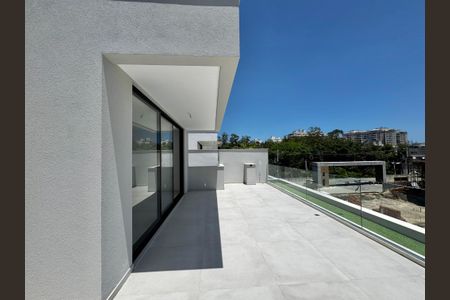 Casa de condomínio à venda com 230m², 3 quartos e 1 vagaTerraço