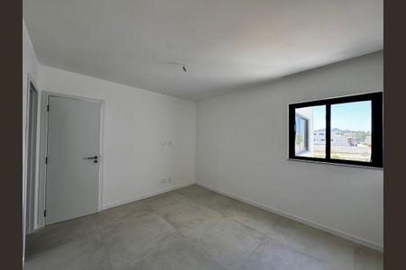 Casa de condomínio à venda com 230m², 3 quartos e 1 vagaSuíte 2