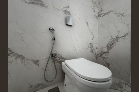 Casa de condomínio à venda com 230m², 3 quartos e 1 vagaSuíte 1 - Banheiro