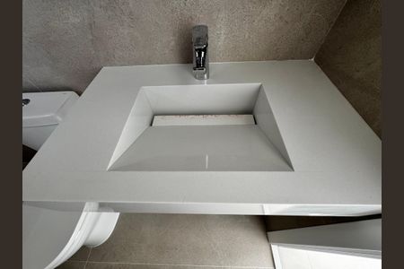 Casa de condomínio à venda com 230m², 3 quartos e 1 vagaBanheiro Social