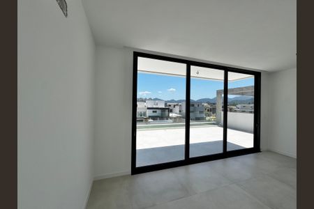 Casa de condomínio à venda com 230m², 3 quartos e 1 vagaSala - terceiro andar