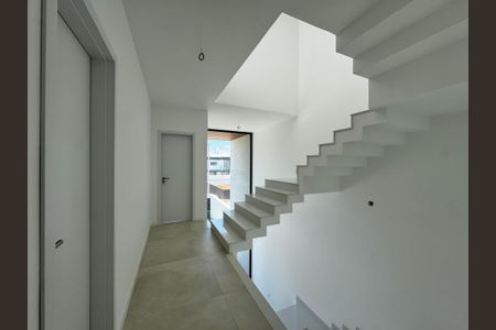 Casa de condomínio à venda com 230m², 3 quartos e 1 vagaCorredor