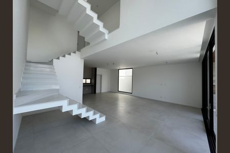 Casa de condomínio à venda com 230m², 3 quartos e 1 vagaSala