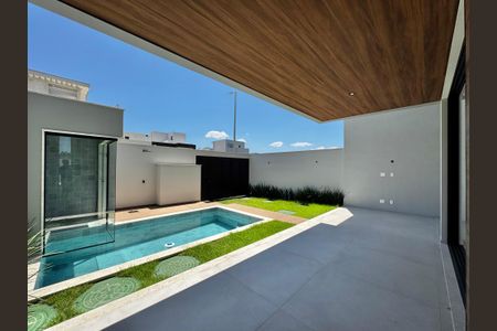 Casa de condomínio à venda com 230m², 3 quartos e 1 vagaÁrea externa