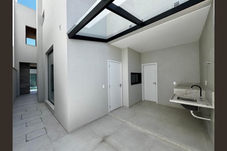 Casa de condomínio à venda com 230m², 3 quartos e 1 vagaÁrea de Serviço