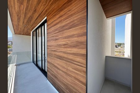 Casa de condomínio à venda com 230m², 3 quartos e 1 vagaSuíte 1 - Varanda