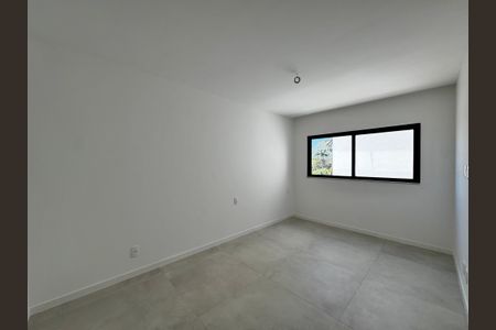 Casa de condomínio à venda com 230m², 3 quartos e 1 vagaSuíte 3