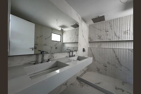 Casa de condomínio à venda com 230m², 3 quartos e 1 vagaSuíte 1 - Banheiro