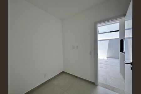 Casa de condomínio à venda com 230m², 3 quartos e 1 vagaÁrea de Serviço - Dependência