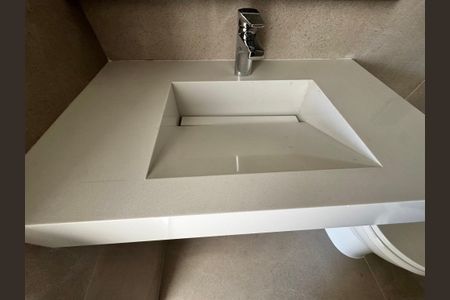 Casa de condomínio à venda com 230m², 3 quartos e 1 vagaSuíte 3 - Banheiro Social