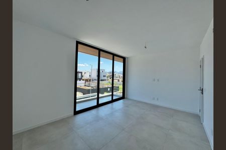 Casa de condomínio à venda com 230m², 3 quartos e 1 vagaSuíte 1