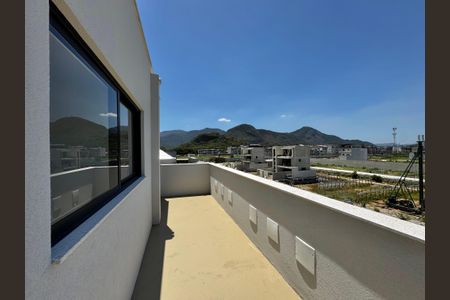 Casa de condomínio à venda com 230m², 3 quartos e 1 vagaTerraço