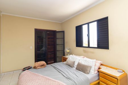 Casa à venda com 150m², 2 quartos e 2 vagas Casa à venda com 150m², 2 quartos e 2 vagasSuíte