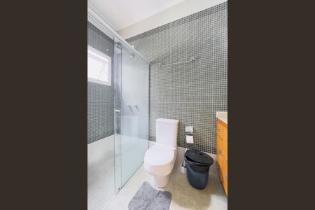 Casa de condomínio para alugar com 570m², 8 quartos e 6 vagas Casa de condomínio para alugar com 570m², 8 quartos e 6 vagasBanheiro da Suíte 3