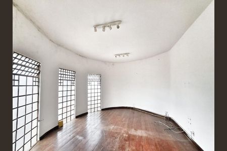 Casa à venda com 4 quartos, 220m² em Santa Lúcia, Belo Horizonte