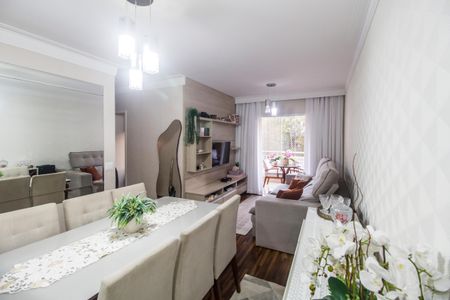 Sala  de apartamento à venda com 3 quartos, 80m² em Jardim Tupanci, Barueri