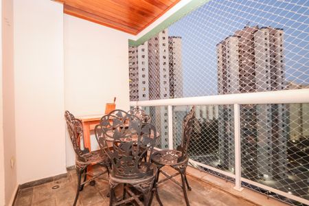 Apartamento à venda com 110m², 3 quartos e 2 vagas Apartamento à venda com 110m², 3 quartos e 2 vagasVaranda