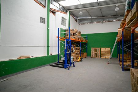 Casa à venda com 116m², 2 quartos e 6 vagas Casa à venda com 116m², 2 quartos e 6 vagasGalpão