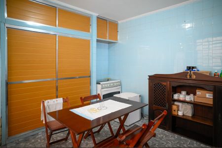 Casa à venda com 116m², 2 quartos e 6 vagas Casa à venda com 116m², 2 quartos e 6 vagasCozinha