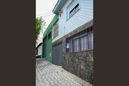 Casa à venda com 116m², 2 quartos e 6 vagas Casa à venda com 116m², 2 quartos e 6 vagasFachada