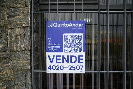 Casa à venda com 116m², 2 quartos e 6 vagas Casa à venda com 116m², 2 quartos e 6 vagasFachada + Placa