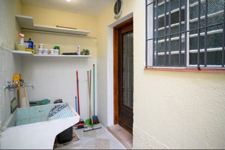Casa à venda com 116m², 2 quartos e 6 vagas Casa à venda com 116m², 2 quartos e 6 vagasÁrea de Serviço