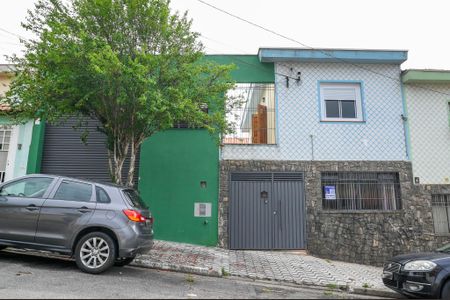 Casa à venda com 116m², 2 quartos e 6 vagas Casa à venda com 116m², 2 quartos e 6 vagasFachada