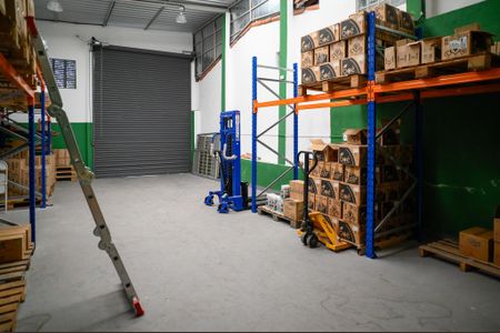 Casa à venda com 116m², 2 quartos e 6 vagas Casa à venda com 116m², 2 quartos e 6 vagasGalpão