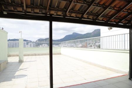 Apartamento à venda com 70m², 2 quartos e sem vagaÁrea comum