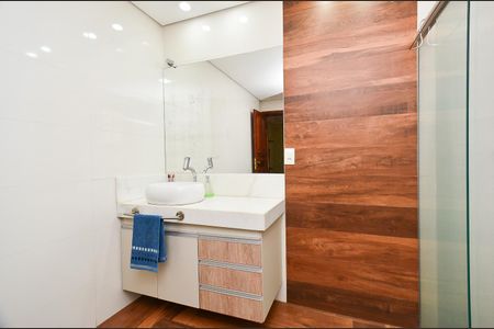 Casa à venda com 250m², 3 quartos e 4 vagasBanheiro Suite 2