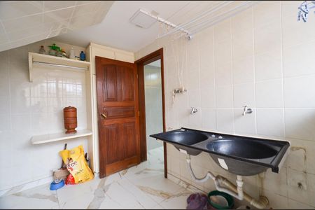 Casa à venda com 250m², 3 quartos e 4 vagasÁrea de Serviço